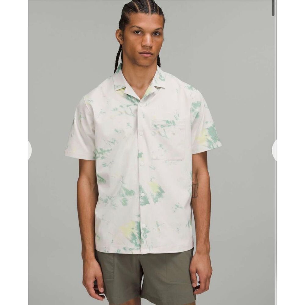 Lululemon Airing Easy Camp Collar Shirt Style M3DZAS $88.00 Size Small